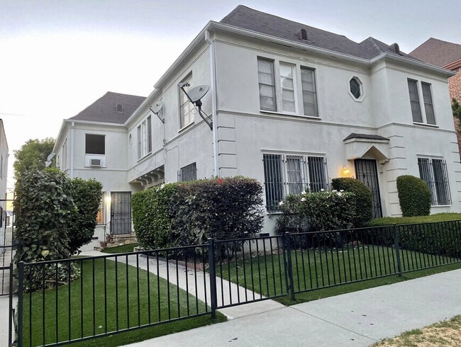 Building Photo - 359 N Orange Grove Ave