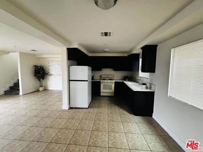 Photo - 601 W 84th St