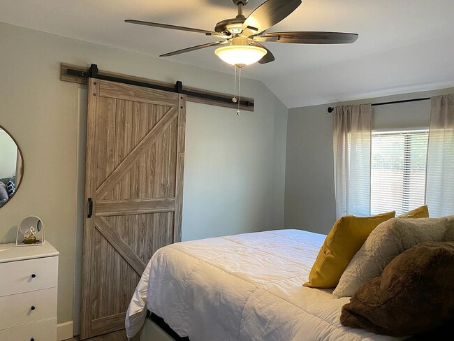 Photo - 582 E Kingsley Ave