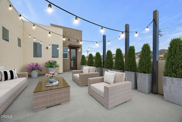 Photo - 1290 E Thompson Blvd Townhome