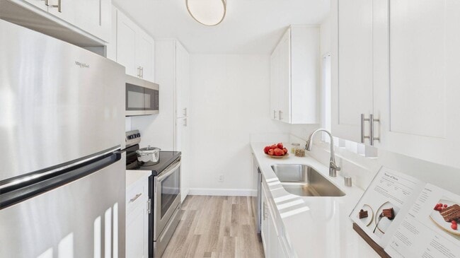 Photo - Gilmore Apartments Van Nuys