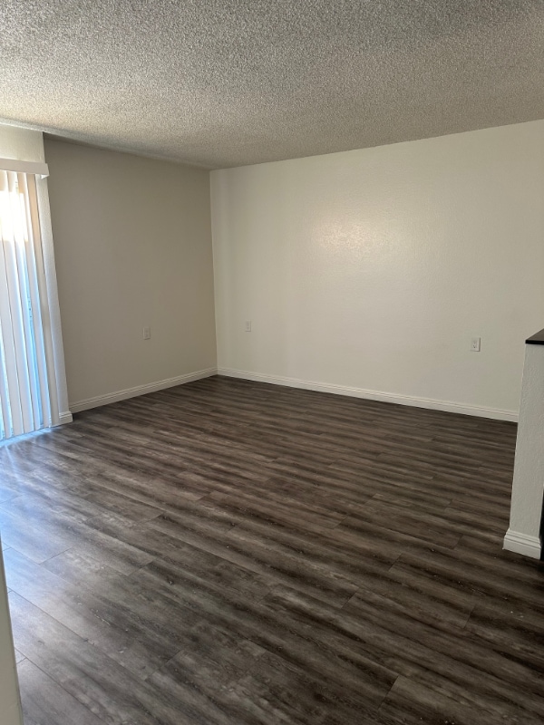 Photo - 401 W 6th St