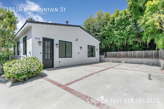 Building Photo - 1851 W Mountain St Rental