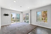 Photo - 801 W Hawthorn St
