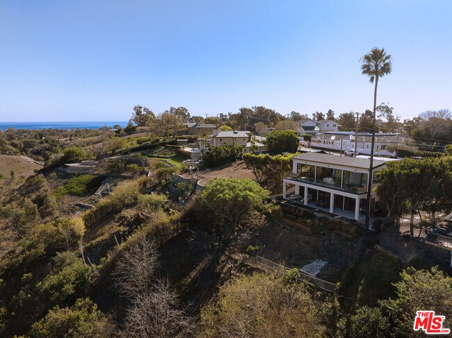 Photo - 6656 Dume Dr