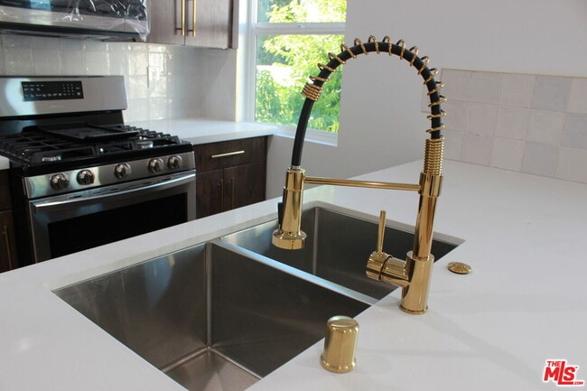 Photo - 1552 Winona Blvd