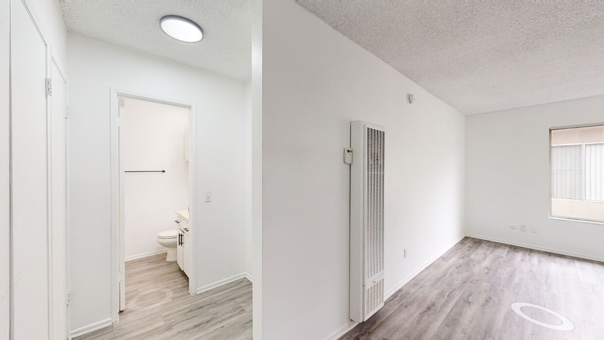 3D Tour - 238 South Serrano Ave Apartments