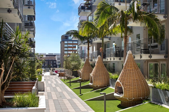 Photo - AMLI Park Broadway