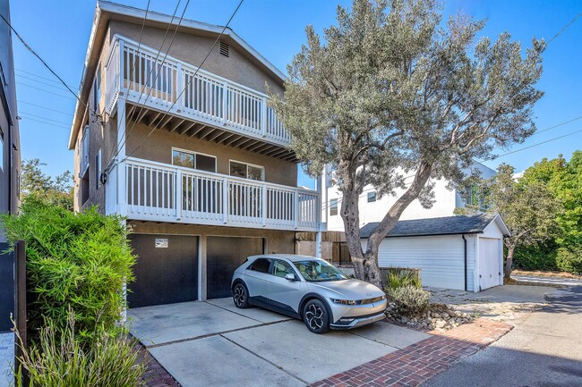 Photo - 466 S Venice Blvd Townhome