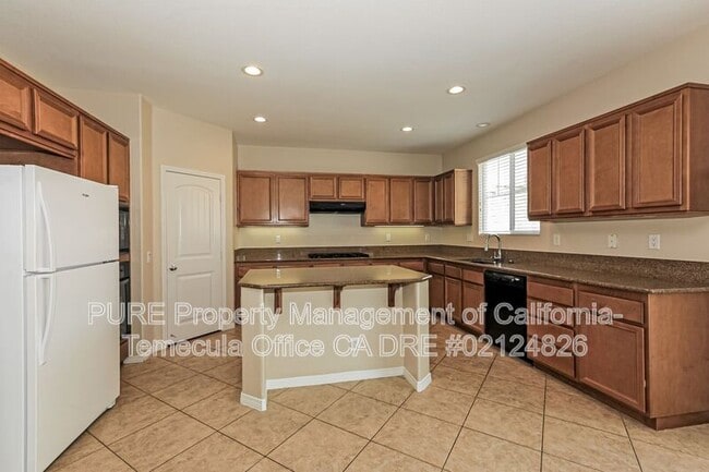 Photo - 53022 Bantry Bay St