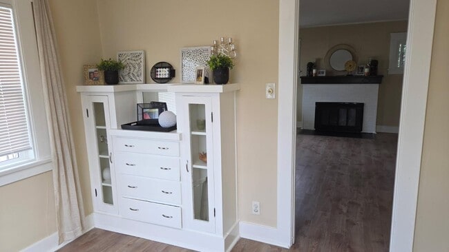 dining room built-in - 7033 2nd Ave