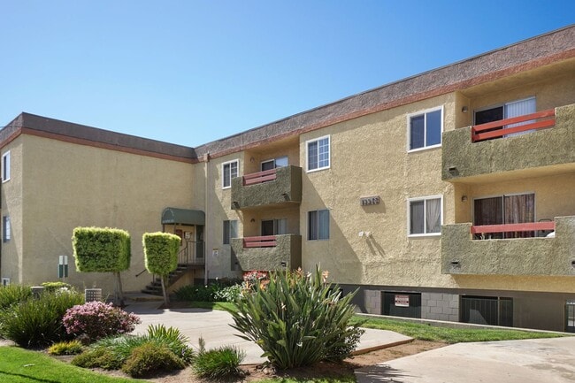 Building Photo - Updated 2BD/2BA Apartment IN SYLMAR Unit 211