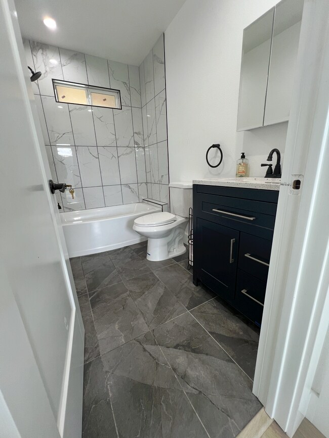 Photo - 756 E 94th St