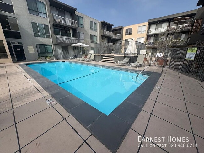 Building Photo - 1745 Camino Palmero St Unit 304