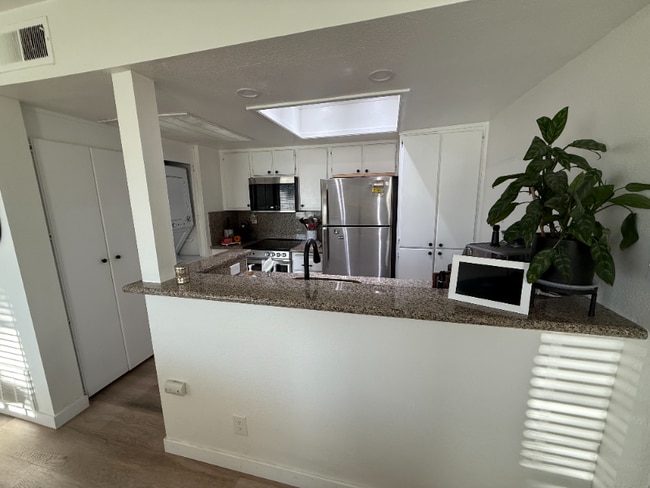 Photo - 23335 La Crescenta Unit B