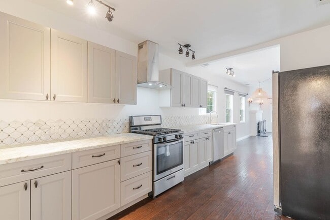 Photo - 5630 Craner Ave