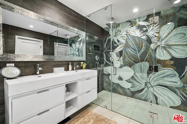 Photo - 411 Grand Blvd