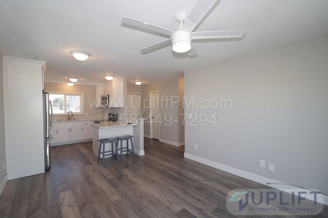 Building Photo - 2 bed 2 bath Remodeled Duplex Unit Louisiana St (3625) (Upstairs)