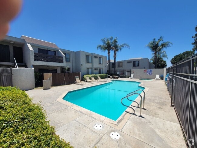 Building Photo - Single-Story 1-Bedroom Condo in a Highland...