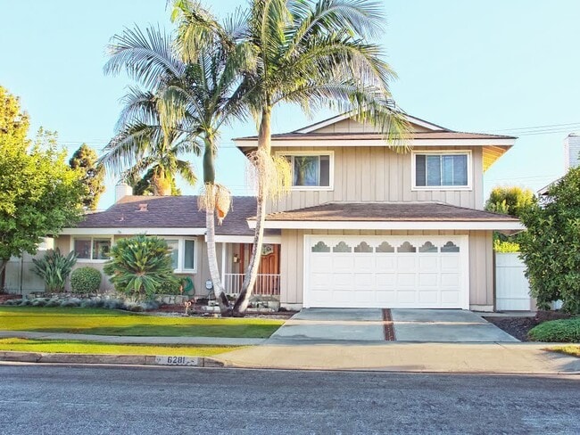Building Photo - Gorgeous 4 Bedroom, 2 Bath in the Lovely Huntington Beach!