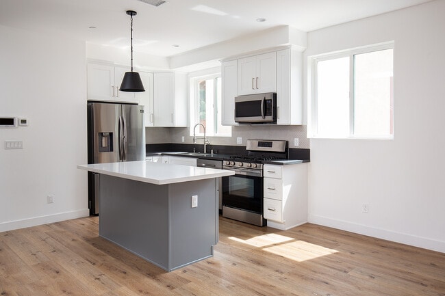 Photo - 5324 Agnes Ave