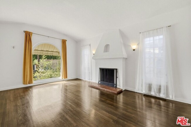 Photo - 8415 Rosewood Ave