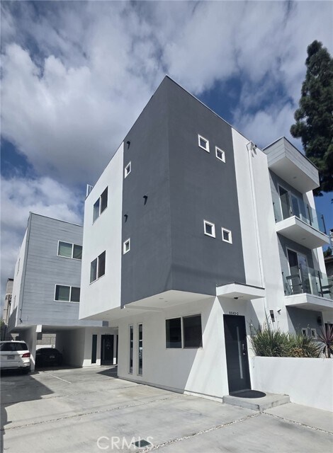 Photo - 6845 Haskell Ave