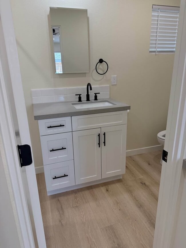 Photo - 1956 W 9th St