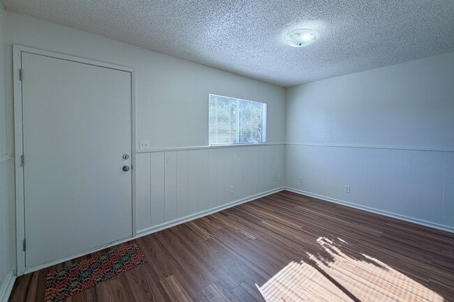 Photo - 424 Ponoma St