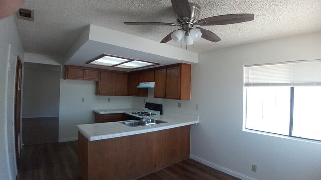 Building Photo - 510 E Avenue Q2 Unit A