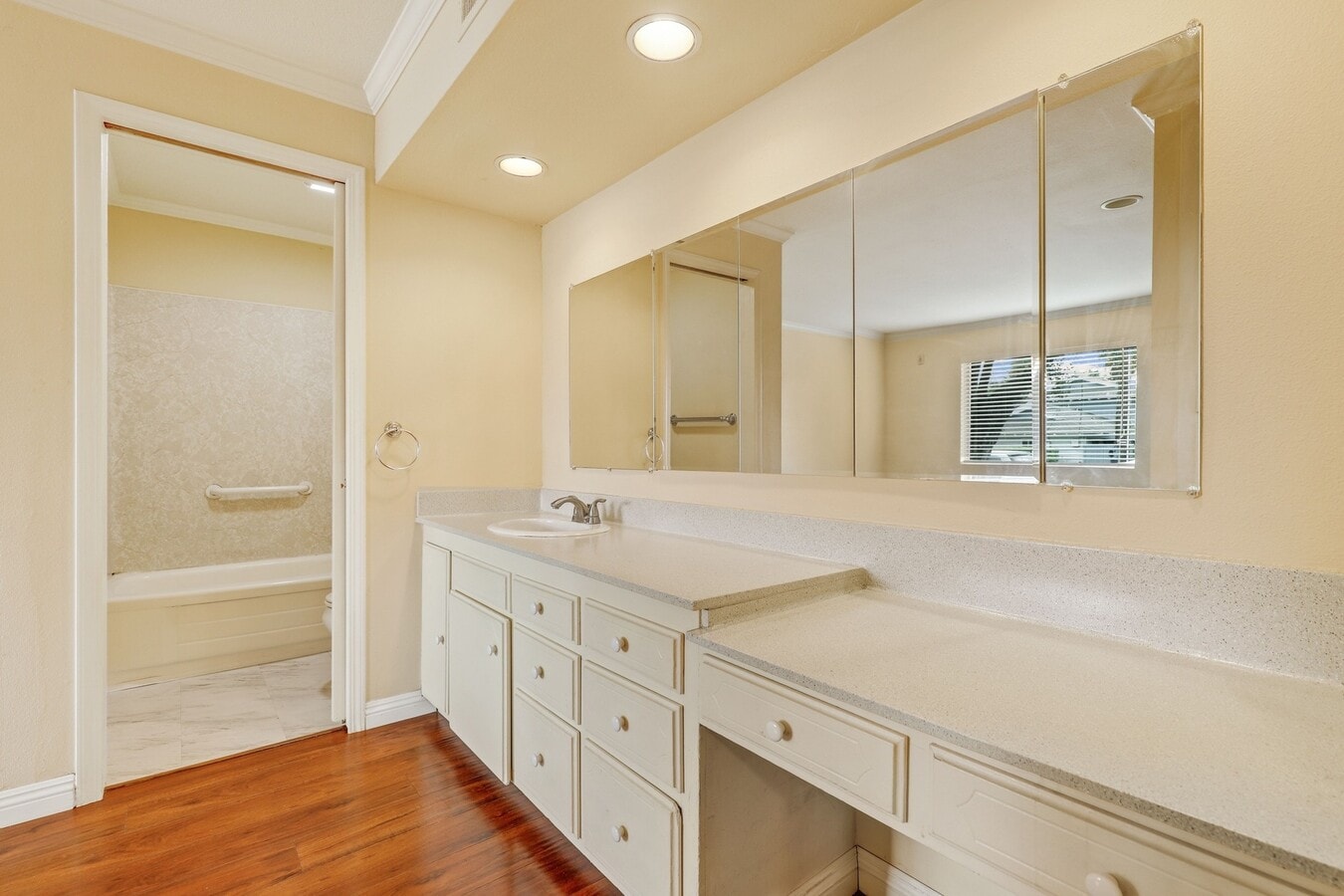 Photo - 400 N Acacia Ave