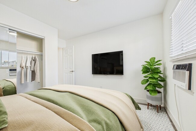 Photo - Reseda Apartments