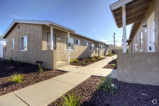 Building Photo - *OPEN HOUSE: 5/31 11:30AM-12:30PM* Cottage... Unit 4917