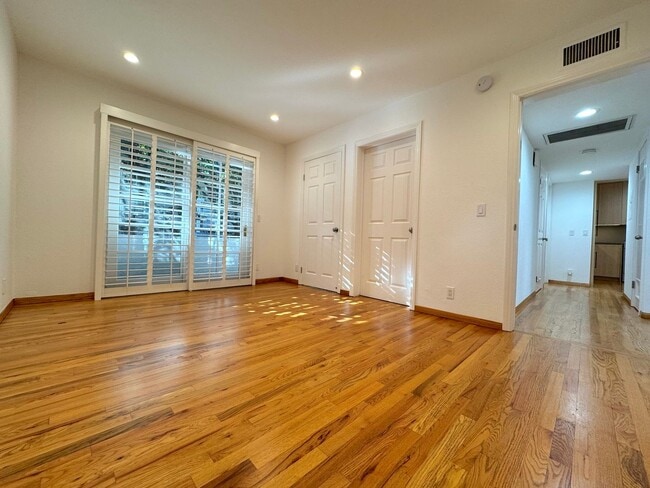 Photo - Modern 2-Bed, 2-Bath Residence in Prime West Hollywood Unit 2