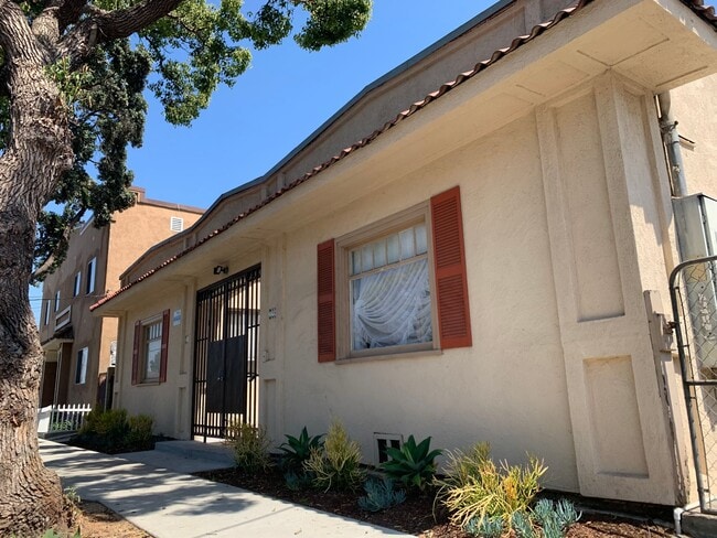 Building Photo - BELLA APARTMENTS: Beautiful Studio - 1 Bath Unit 5