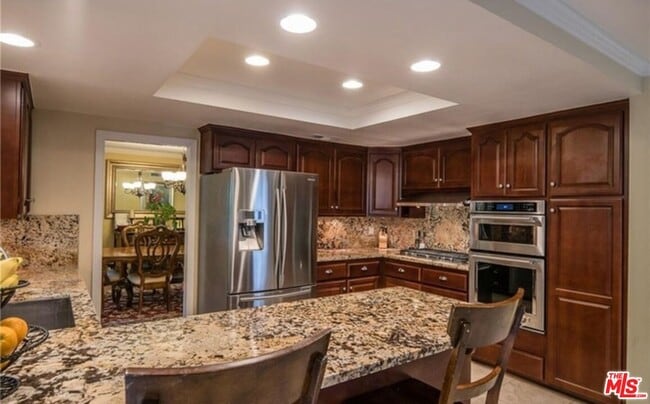 Building Photo - 11040 Salt Lake Ave