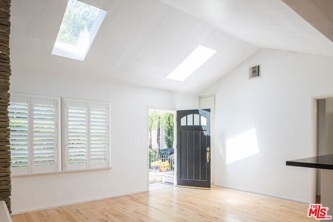 Photo - 8524 Appian Way