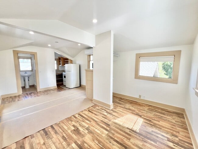 Photo - Charming Bluff Park Studio – Bright, Priva... Unit 206 Temple Ave