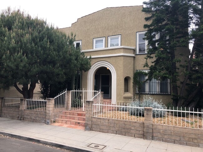 Photo - 1842 Mariposa Ave Apartments