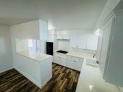 Photo - Exquisite 4-Bedroom Remodeled Retreat in t... House