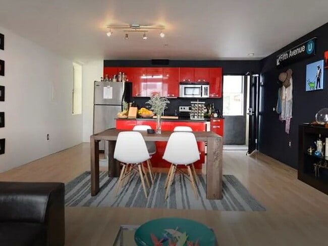 Photo - "Chic Urban Retreat: Spacious 1-Bedroom Apartment in the Heart of San Diego – 750 Sq Ft of Comfort!"