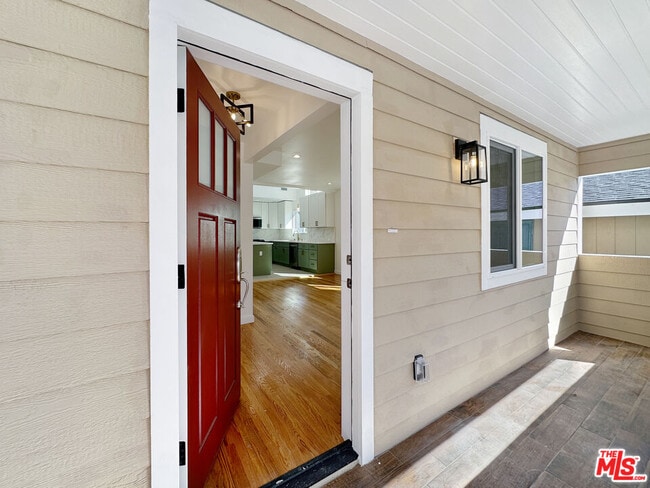 Photo - 5930 Willoughby Ave