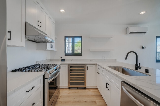 Photo - 1014 S Hayworth Ave Unit 1014.5