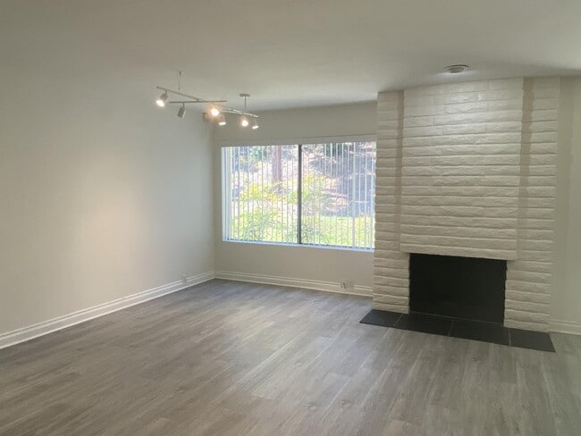 Building Photo - 7932 Camino Tranquilo