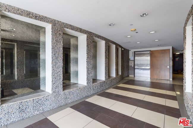 Photo - 1600 S Westgate Ave Unit 301