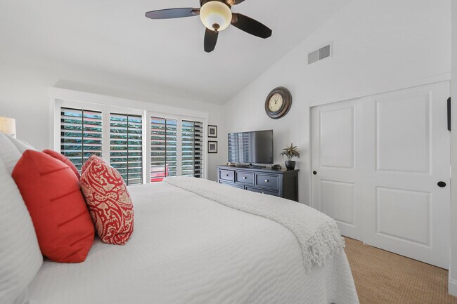 Building Photo - 76570 Hollyhock Dr