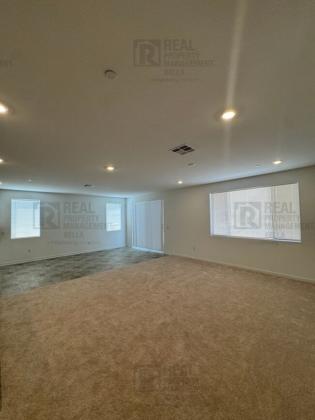 Photo - 30972 Lanark St