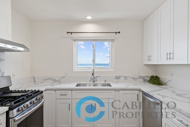 Photo - Gorgeously Renovated 2bd/2ba with Amazing View and PRIVATE 2 CAR GARAGE Unit 5