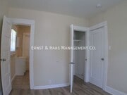 Photo - 935 E 5th St House