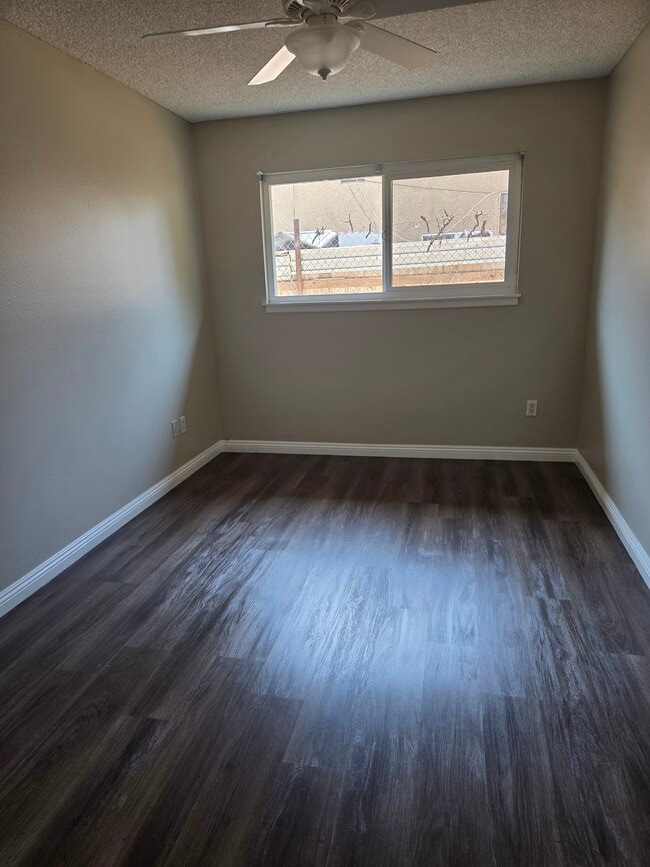 Photo - 553 Chatsworth Dr Unit 1